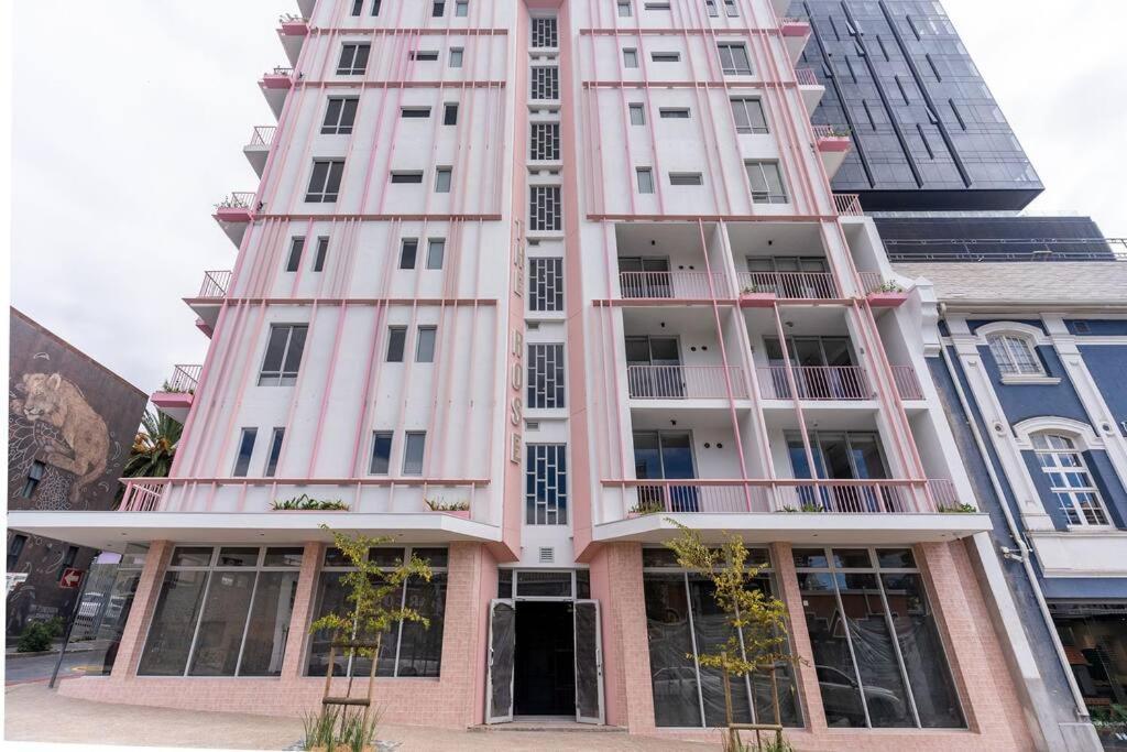 The Rose 104: Modern In Heart Of The Apartment