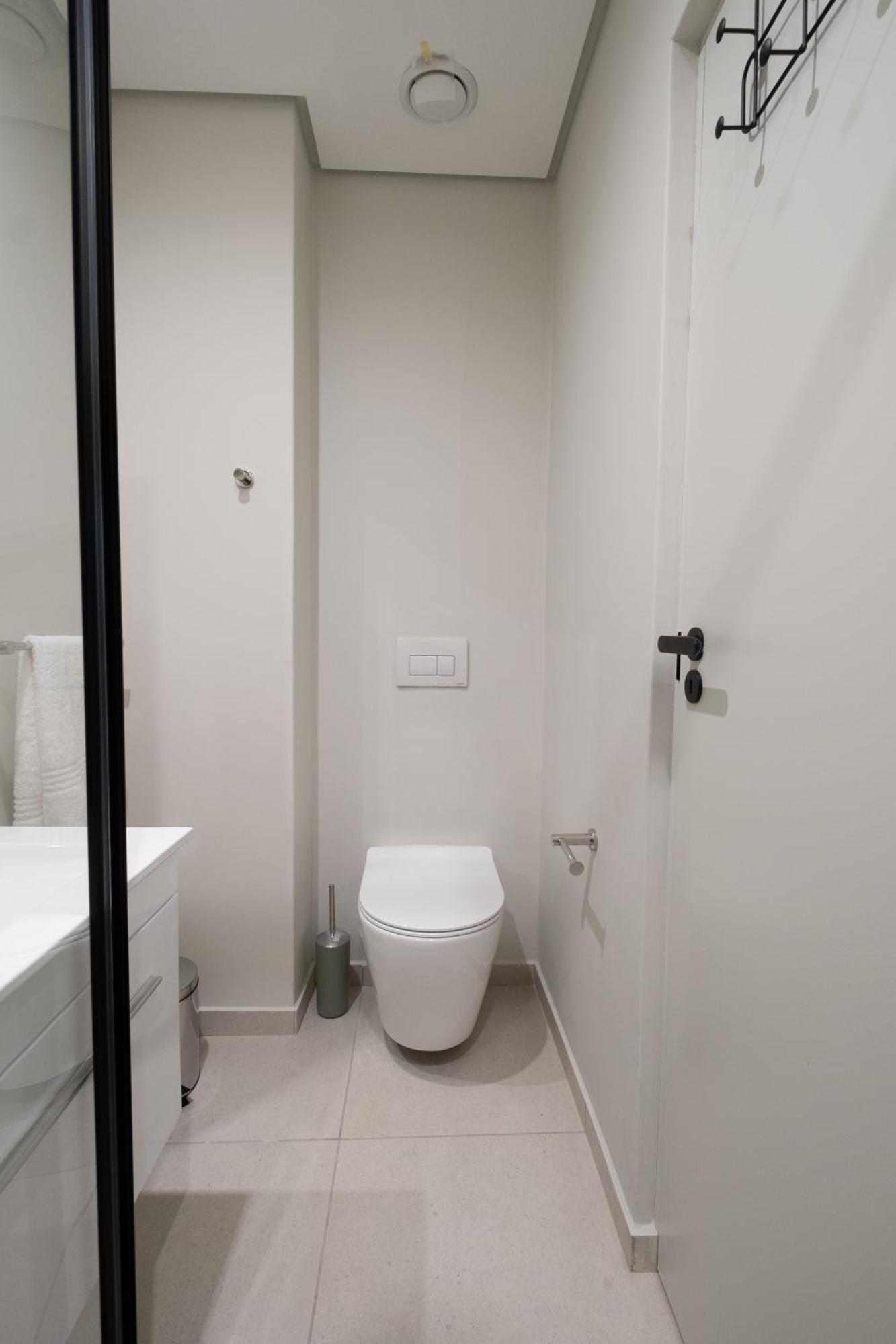 The Rose 104: Modern In Heart Of The *