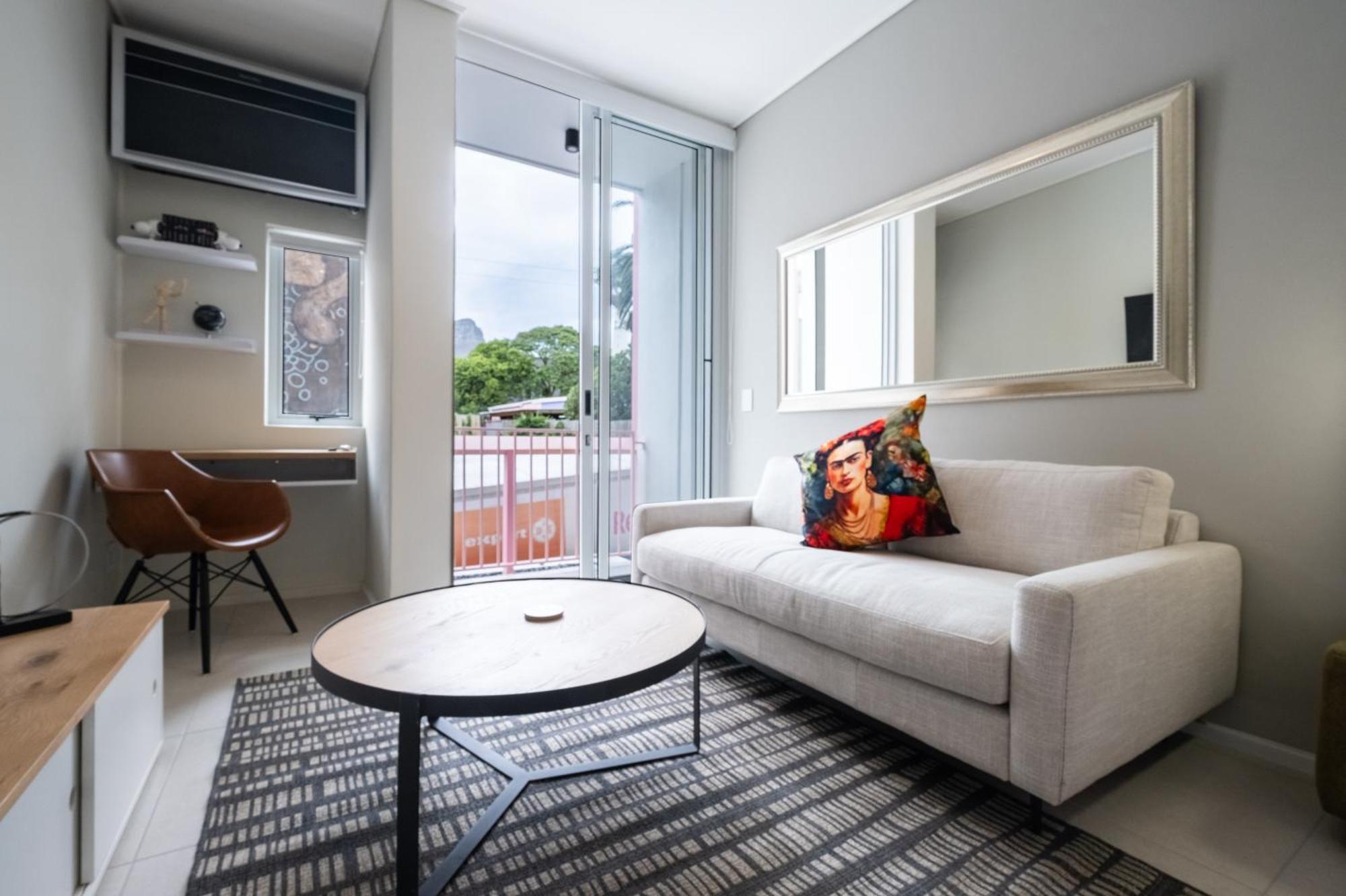 The Rose 104: Modern In Heart Of The Apartment