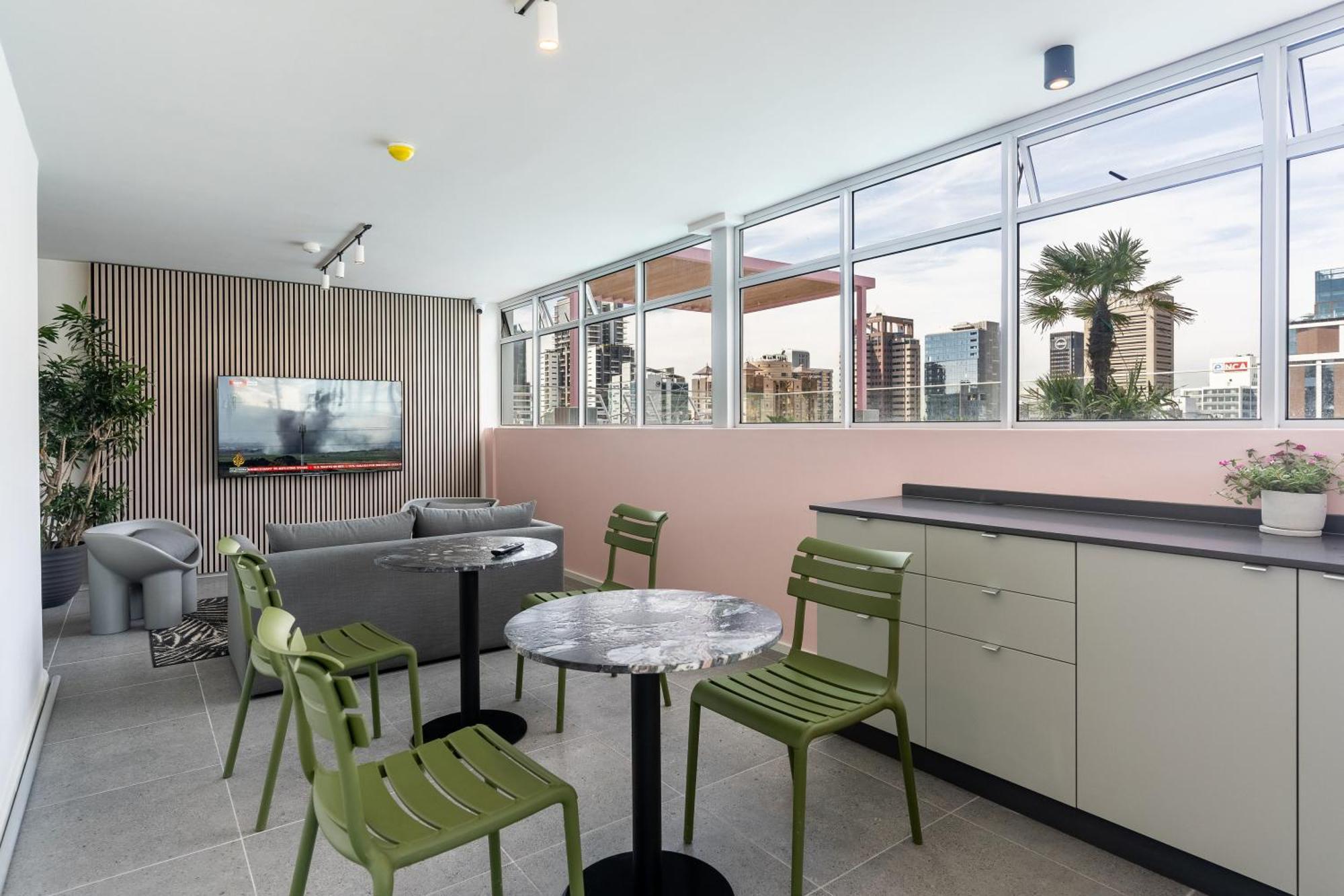 Apartment The Rose 104: Modern In Heart Of The *